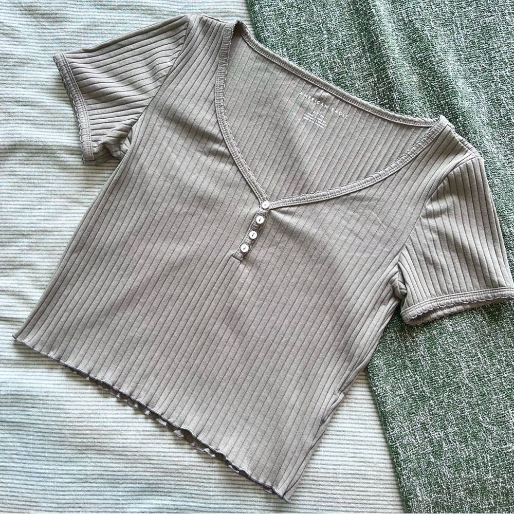 American Eagle Outfitters | NWOT Olive Green Crop Top